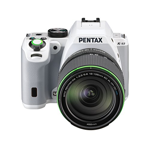Pentax K-S2 Spiegelreflexkamera (20 Megapixel, 7,6 cm (3 Zoll) LCD-Display, Full-HD-Video, Wi-Fi, GPS, NFC, HDMI, USB 2.0) Kit inkl. 18-135mm WR-Objektiv weiß - 1